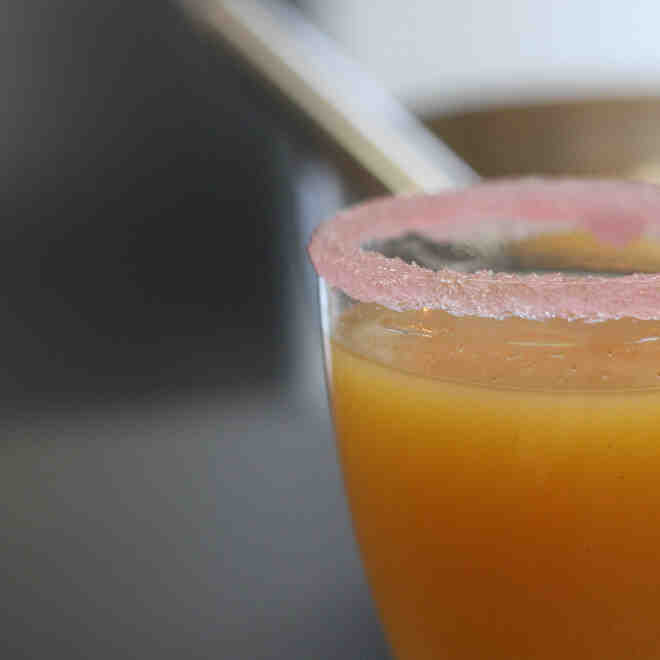 Comment décorer un verre à cocktail avec du sucre ?
